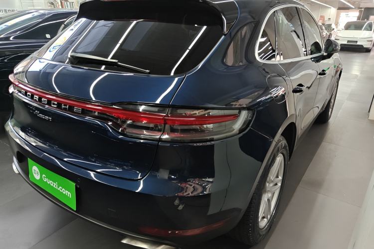Used Porsche Macan 2018 Macan 2.0T Rear Right 45 Deg