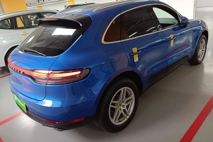 Used Porsche Macan 2018 Macan 2.0T Rear Right 45 Deg
