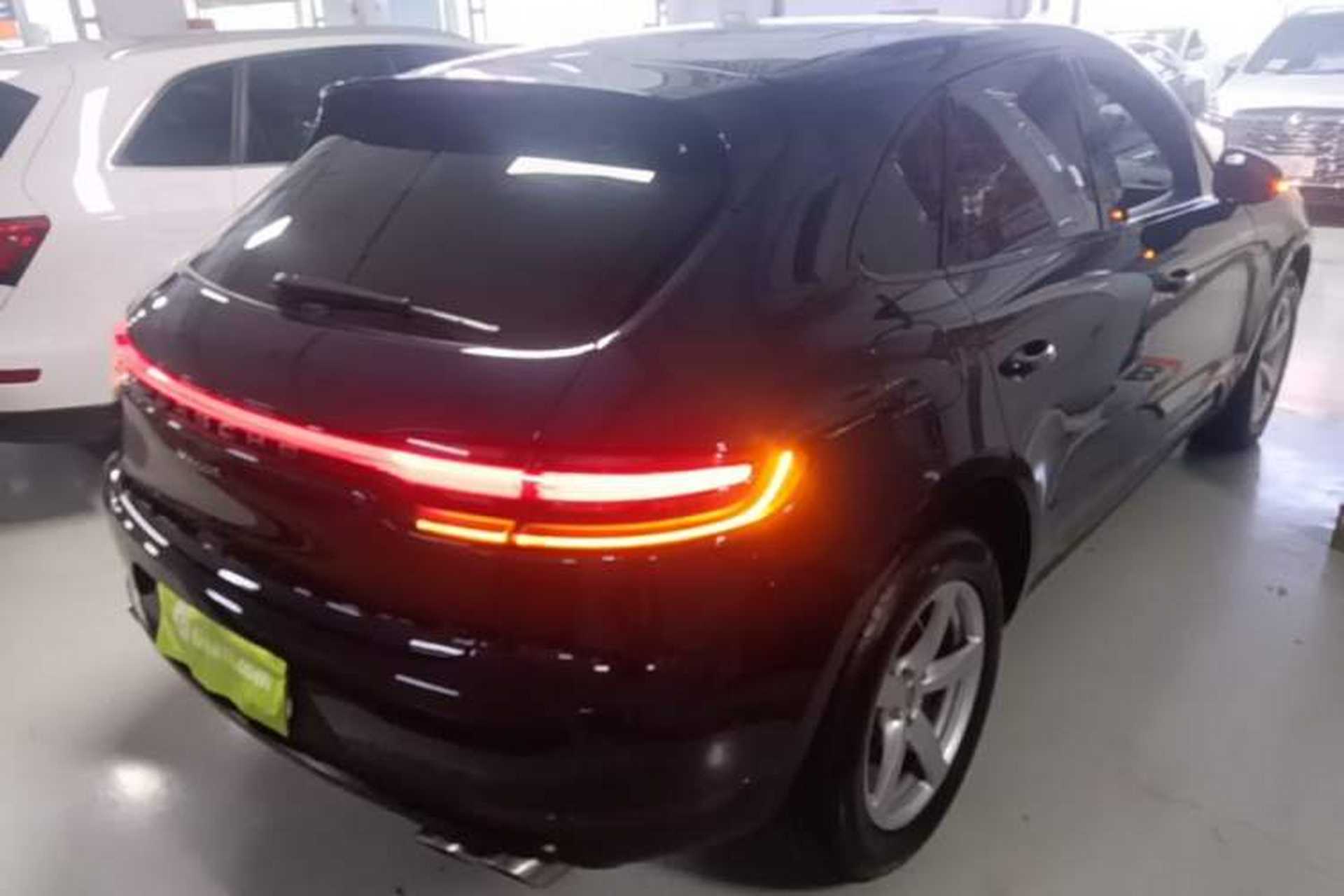 Used Porsche Macan 2018 Macan 2.0T Rear Right 45 Deg