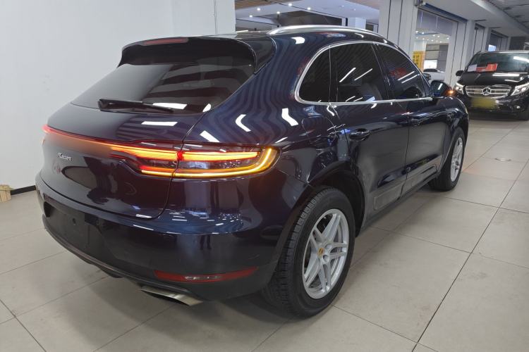 Used Porsche Macan 2018 Macan 2.0T Rear Right 45 Deg