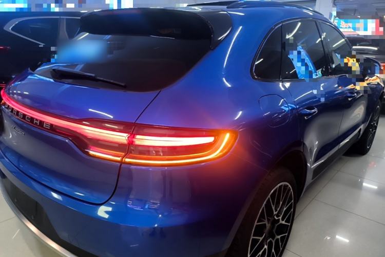 Used Porsche Macan 2018 Macan 2.0T Rear Right 45 Deg