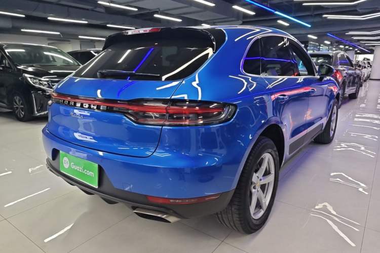 Used Porsche Macan 2018 Macan 2.0T Rear Right 45 Deg