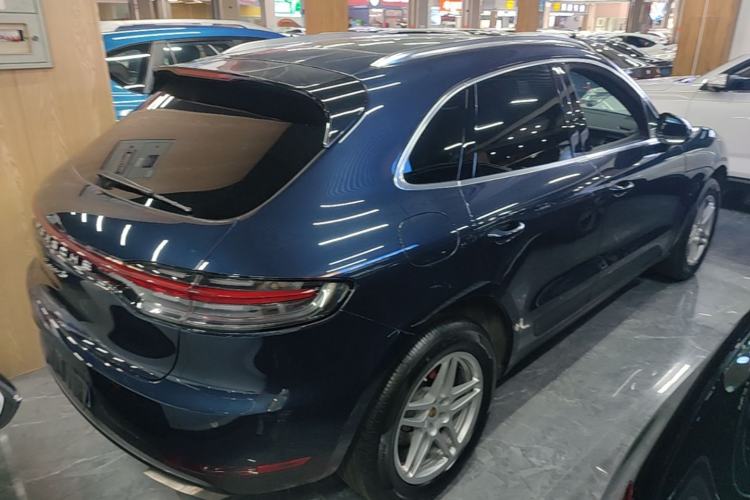 Used Porsche Macan 2018 Macan 2.0T Rear Right 45 Deg