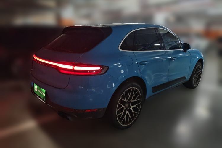 Used Porsche Macan 2018 Macan 2.0T Rear Right 45 Deg