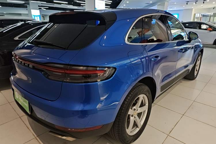 Used Porsche Macan 2018 Macan 2.0T Rear Right 45 Deg