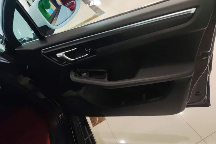 Used Porsche Macan 2018 Macan 2.0T Right Front Door Interior