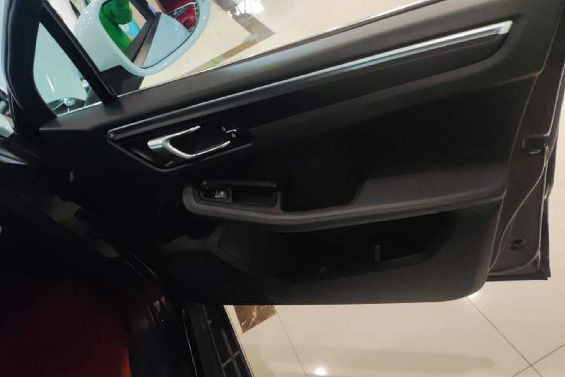 Used Porsche Macan 2018 Macan 2.0T Right Front Door Interior