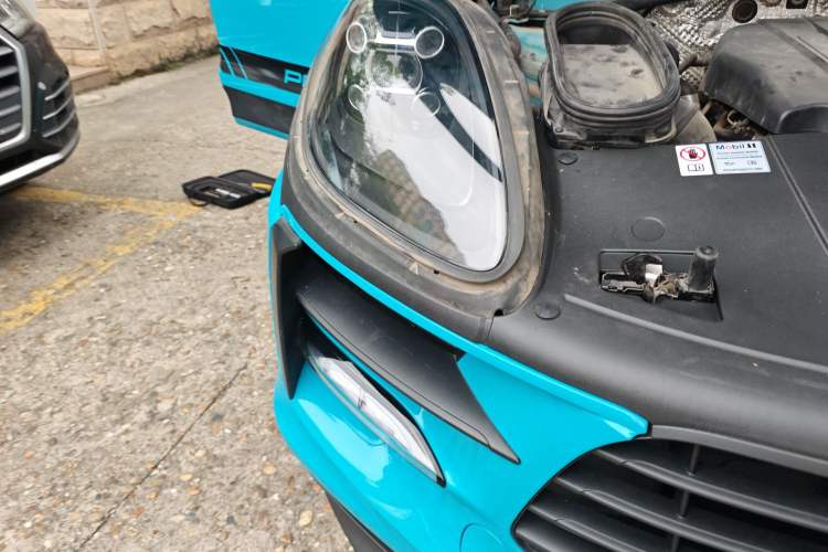 Used Porsche Macan 2018 Macan 2.0T Right Front Headlight