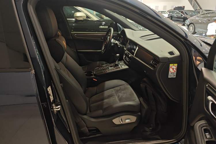 Used Porsche Macan 2018 Macan 2.0T Right Front Seat