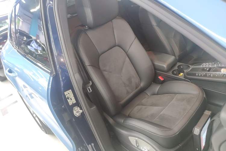 Used Porsche Macan 2018 Macan 2.0T Right Front Seat