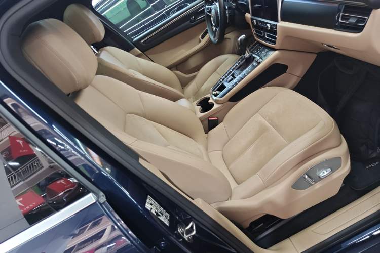 Used Porsche Macan 2018 Macan 2.0T Right Front Seat