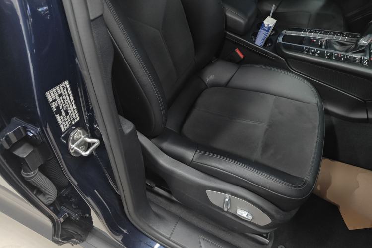 Used Porsche Macan 2018 Macan 2.0T Right Front Seat