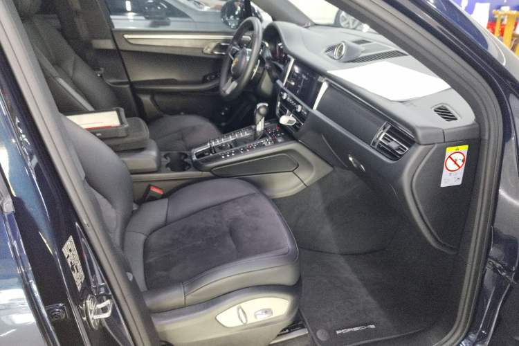 Used Porsche Macan 2018 Macan 2.0T Right Front Seat