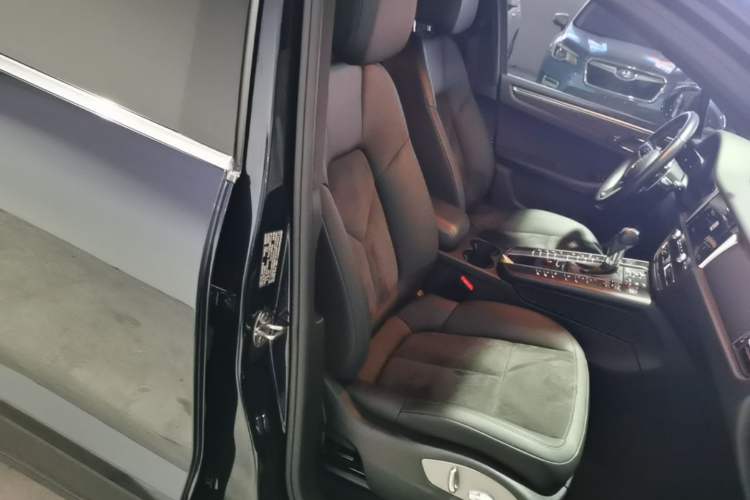 Used Porsche Macan 2018 Macan 2.0T Right Front Seat