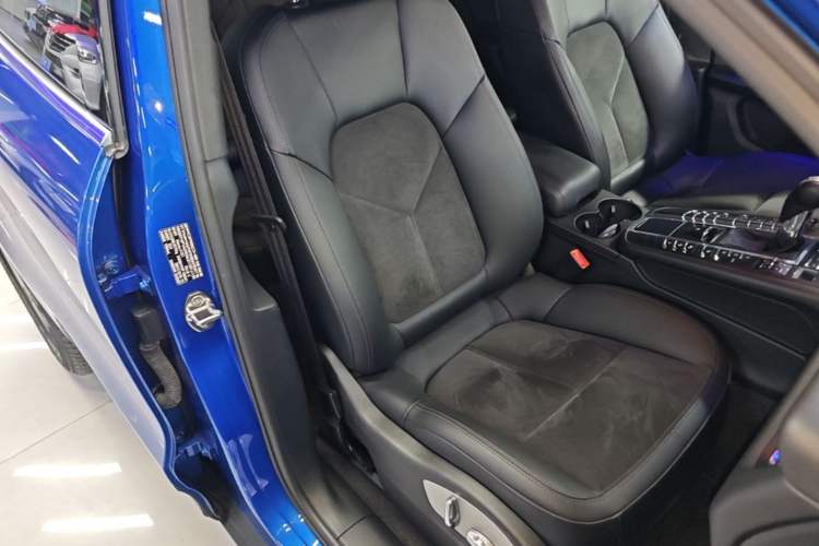 Used Porsche Macan 2018 Macan 2.0T Right Front Seat