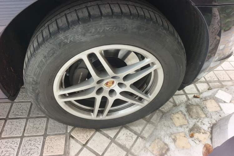 Used Porsche Macan 2018 Macan 2.0T Right Front Wheel Hub