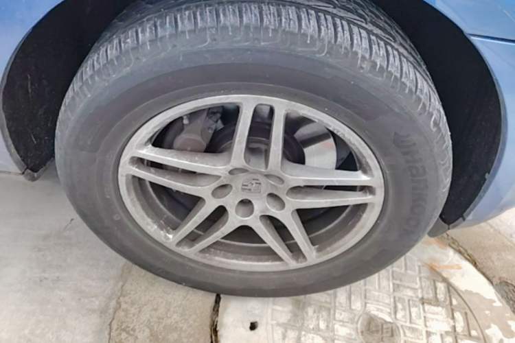Used Porsche Macan 2018 Macan 2.0T Right Front Wheel Hub