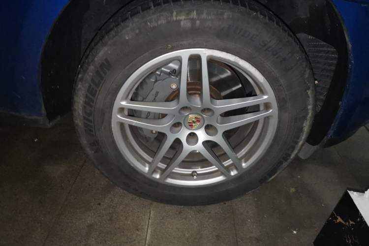 Used Porsche Macan 2018 Macan S 3.0T Right Front Wheel Hub