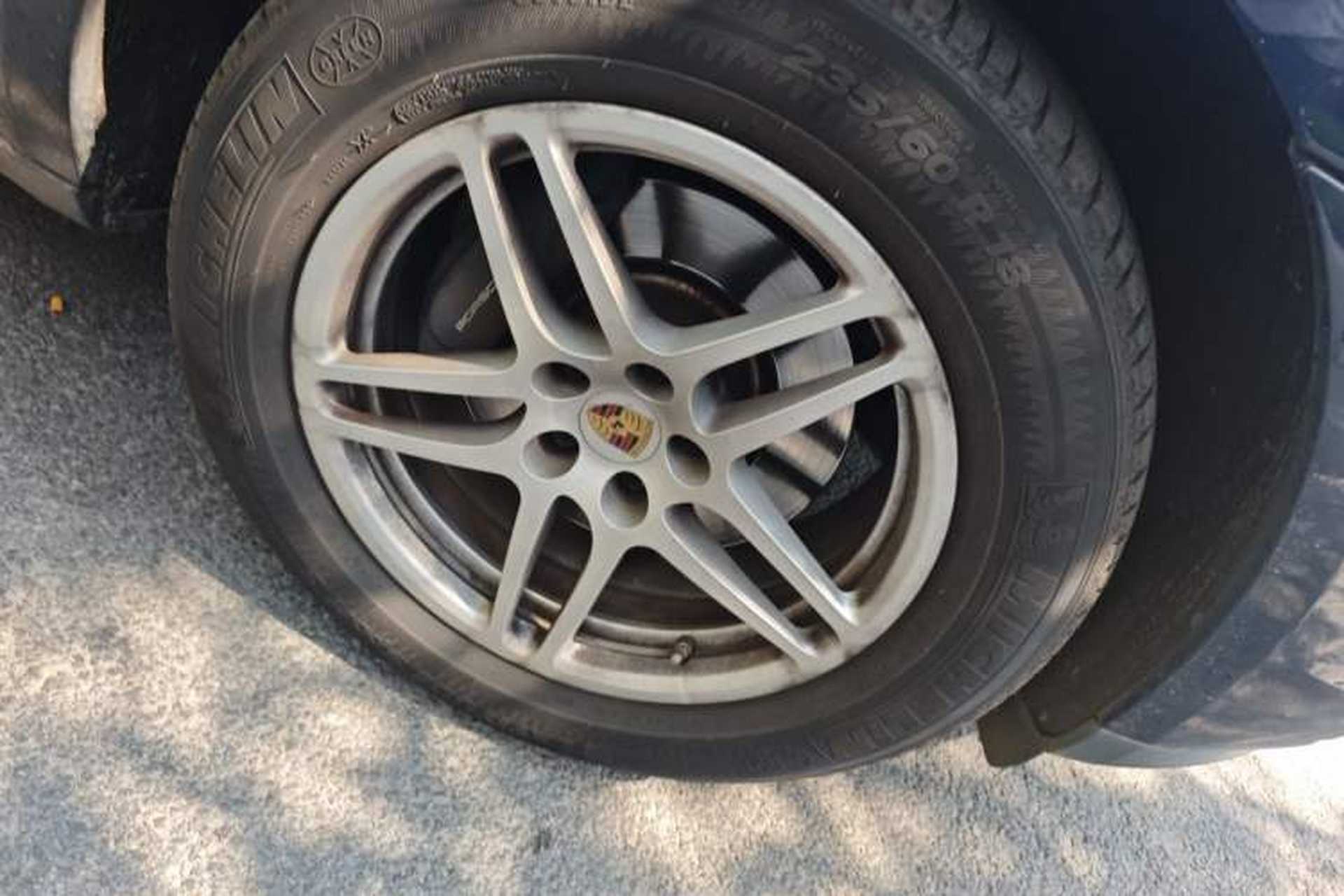 Used Porsche Macan 2018 Macan 2.0T Right Front Wheel Hub
