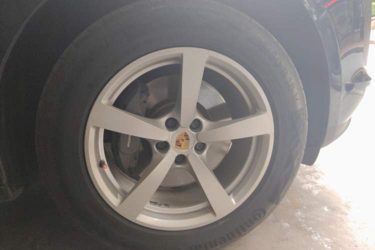 Used Porsche Macan 2018 Macan 2.0T Right Front Wheel Hub