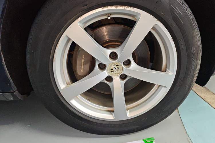 Used Porsche Macan 2018 Macan 2.0T Right Front Wheel Hub