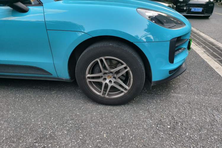 Used Porsche Macan 2018 Macan 2.0T Right Front Wheel Hub