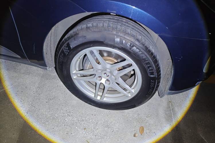 Used Porsche Macan 2018 Macan 2.0T Right Front Wheel Hub