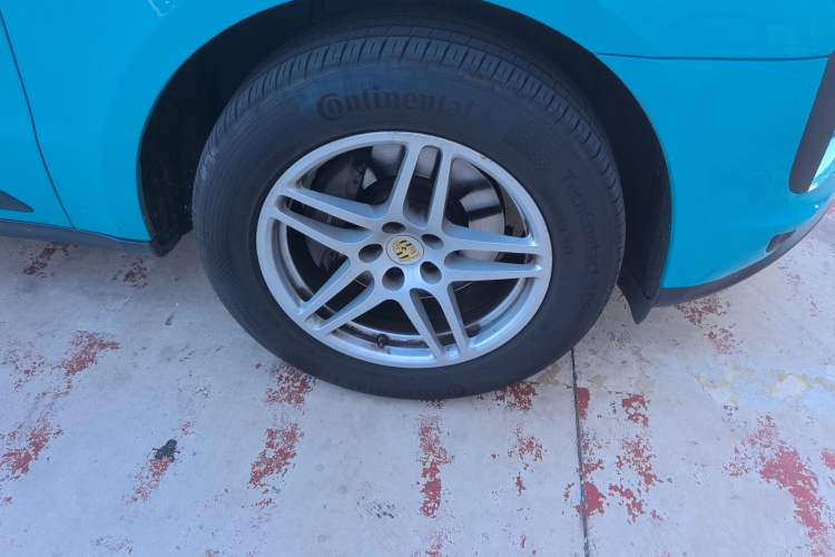 Used Porsche Macan 2018 Macan 2.0T Right Front Wheel Hub