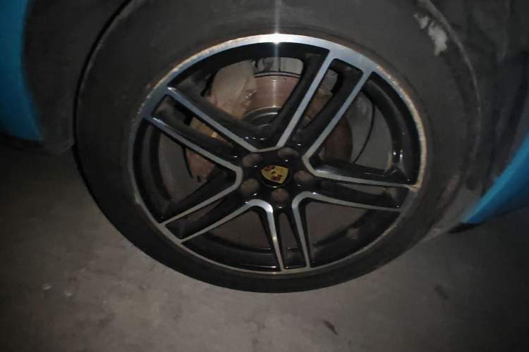 Used Porsche Macan 2018 Macan 2.0T Right Front Wheel Hub