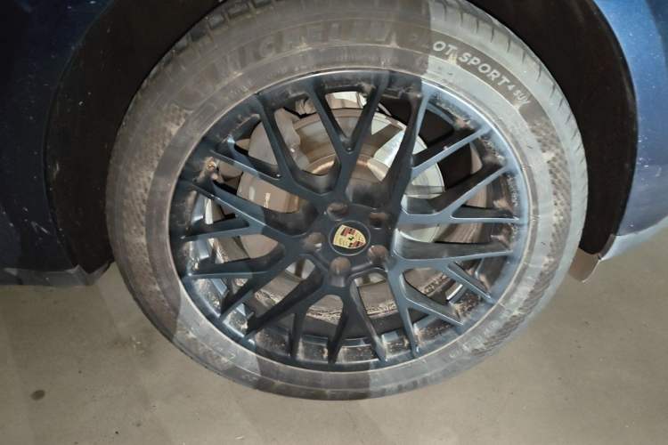 Used Porsche Macan 2018 Macan 2.0T Right Front Wheel Hub