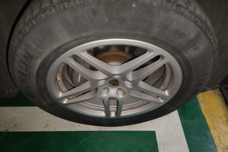 Used Porsche Macan 2018 Macan 2.0T Right Front Wheel Hub