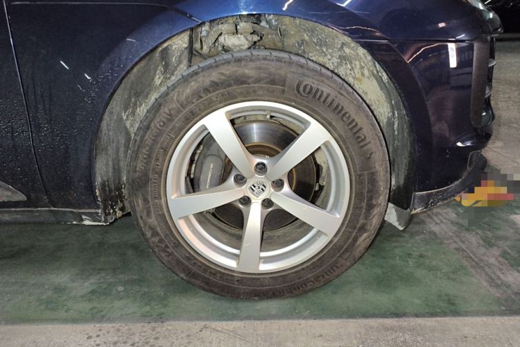 Used Porsche Macan 2018 Macan 2.0T Right Front Wheel Hub