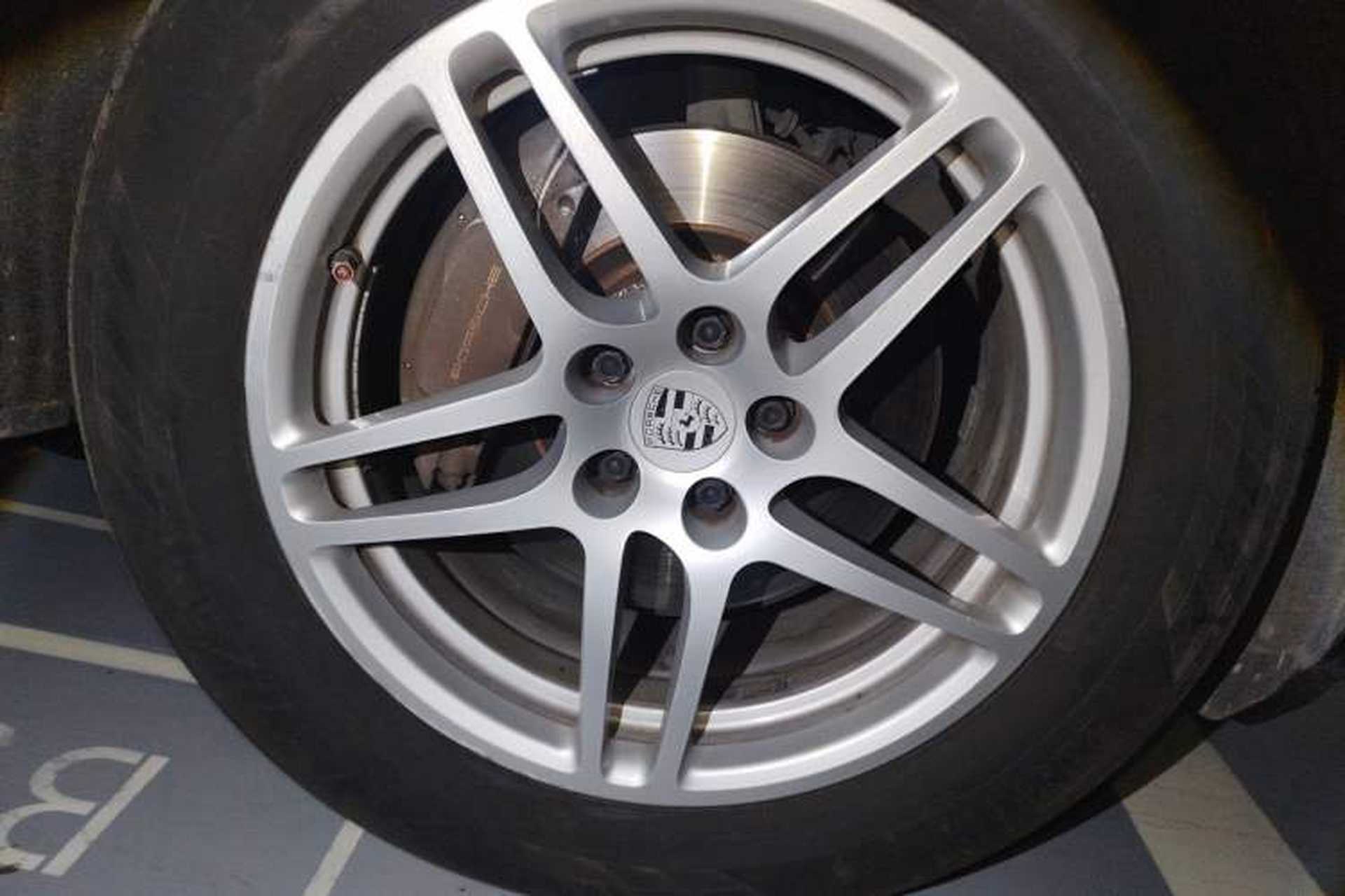 Used Porsche Macan 2018 Macan 2.0T Right Front Wheel Hub