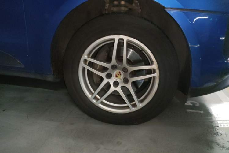 Used Porsche Macan 2018 Macan 2.0T Right Front Wheel Hub