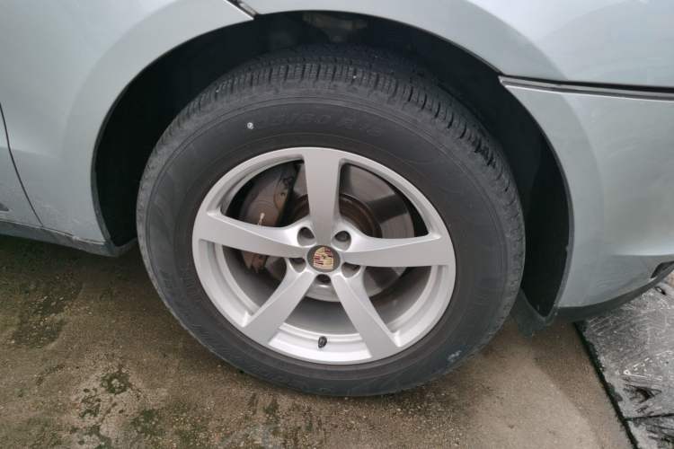Used Porsche Macan 2018 Macan 2.0T Right Front Wheel Hub