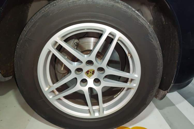 Used Porsche Macan 2018 Macan 2.0T Right Front Wheel Hub