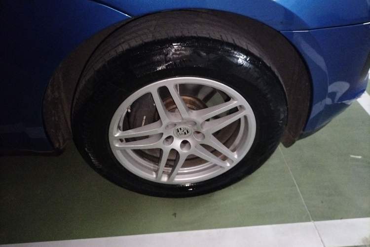 Used Porsche Macan 2018 Macan 2.0T Right Front Wheel Hub