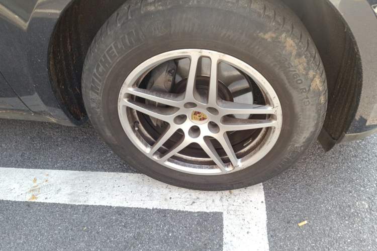 Used Porsche Macan 2018 Macan 2.0T Right Front Wheel Hub
