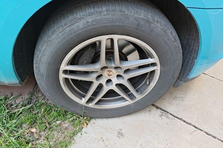 Used Porsche Macan 2018 Macan 2.0T Right Front Wheel Hub