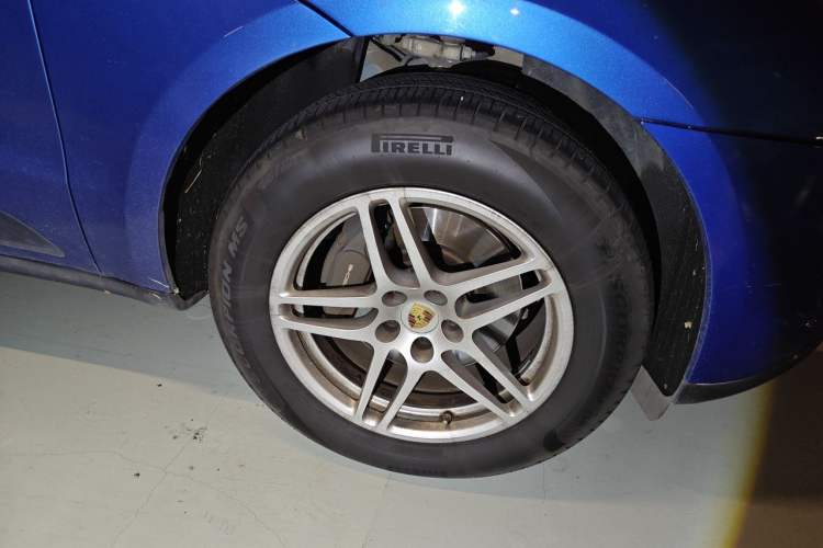 Used Porsche Macan 2018 Macan 2.0T Right Front Wheel Hub