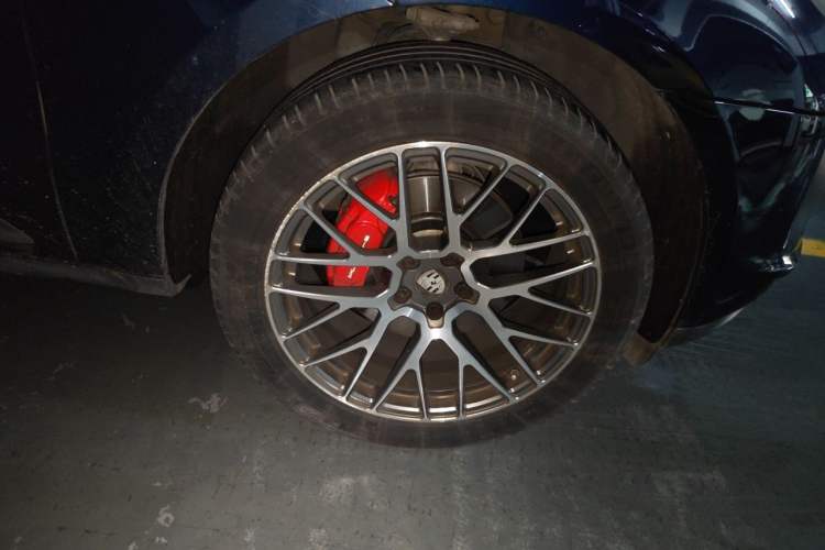 Used Porsche Macan 2018 Macan 2.0T Right Front Wheel Hub