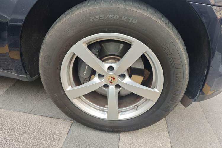 Used Porsche Macan 2018 Macan 2.0T Right Front Wheel Hub
