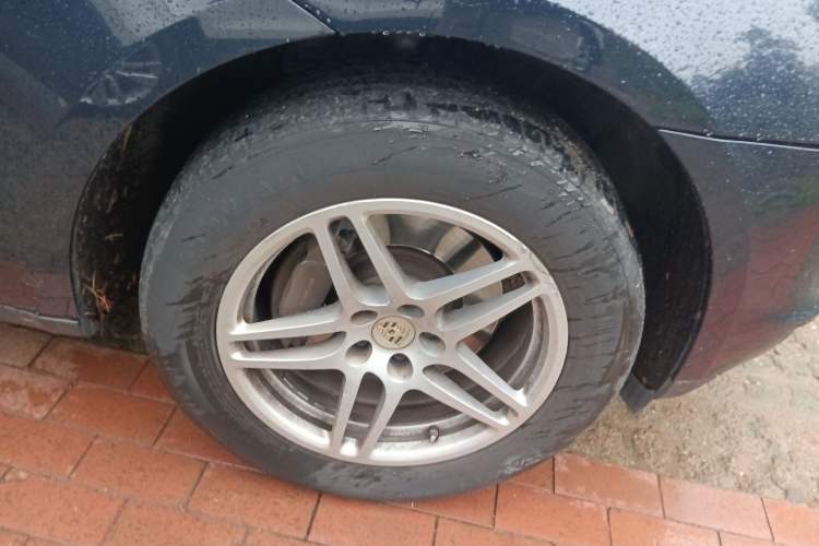 Used Porsche Macan 2018 Macan 2.0T Right Front Wheel Hub