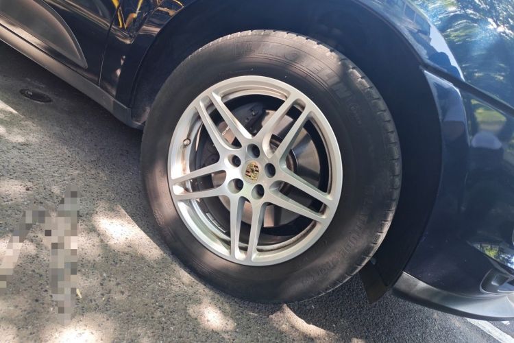 Used Porsche Macan 2018 Macan 2.0T Right Front Wheel Hub