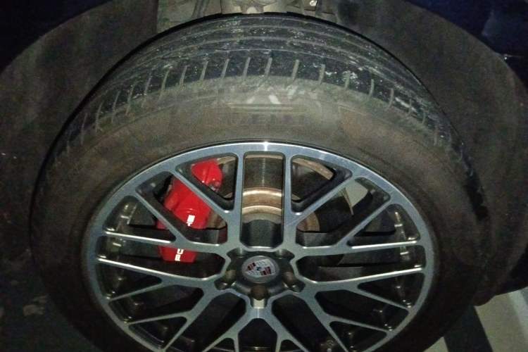Used Porsche Macan 2018 Macan 2.0T Right Front Wheel Hub