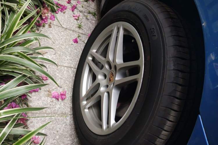 Used Porsche Macan 2018 Macan 2.0T Right Front Wheel Hub