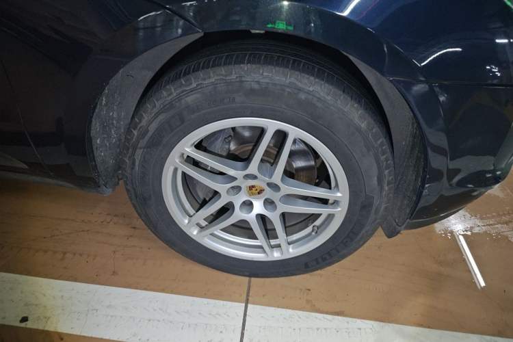 Used Porsche Macan 2018 Macan 2.0T Right Front Wheel Hub