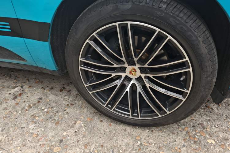 Used Porsche Macan 2018 Macan 2.0T Right Front Wheel Hub