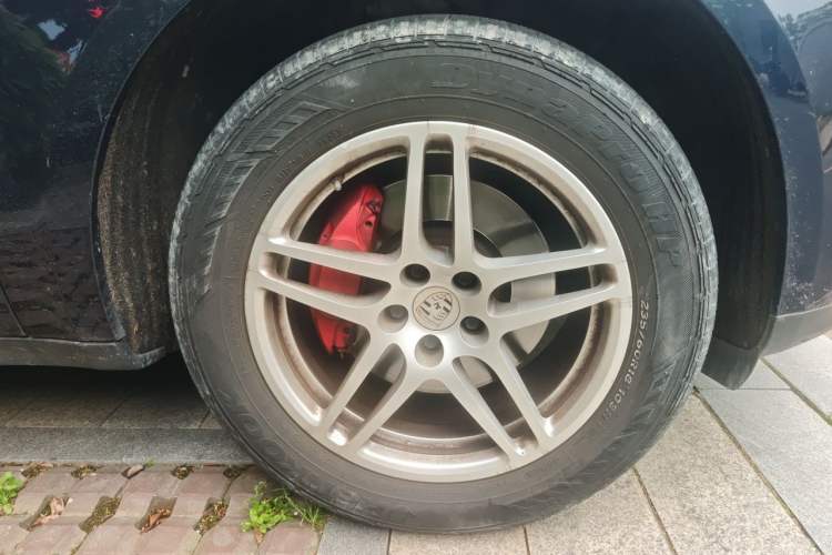 Used Porsche Macan 2018 Macan 2.0T Right Front Wheel Hub