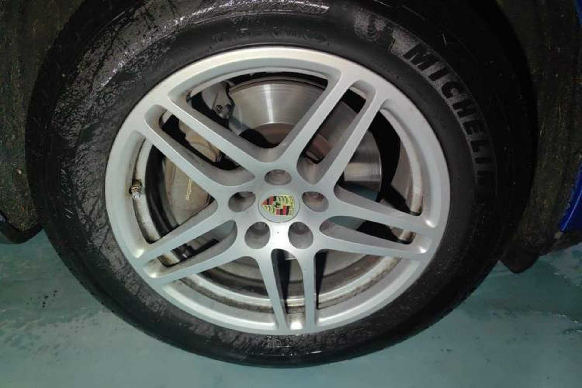 Used Porsche Macan 2018 Macan 2.0T Right Front Wheel Hub